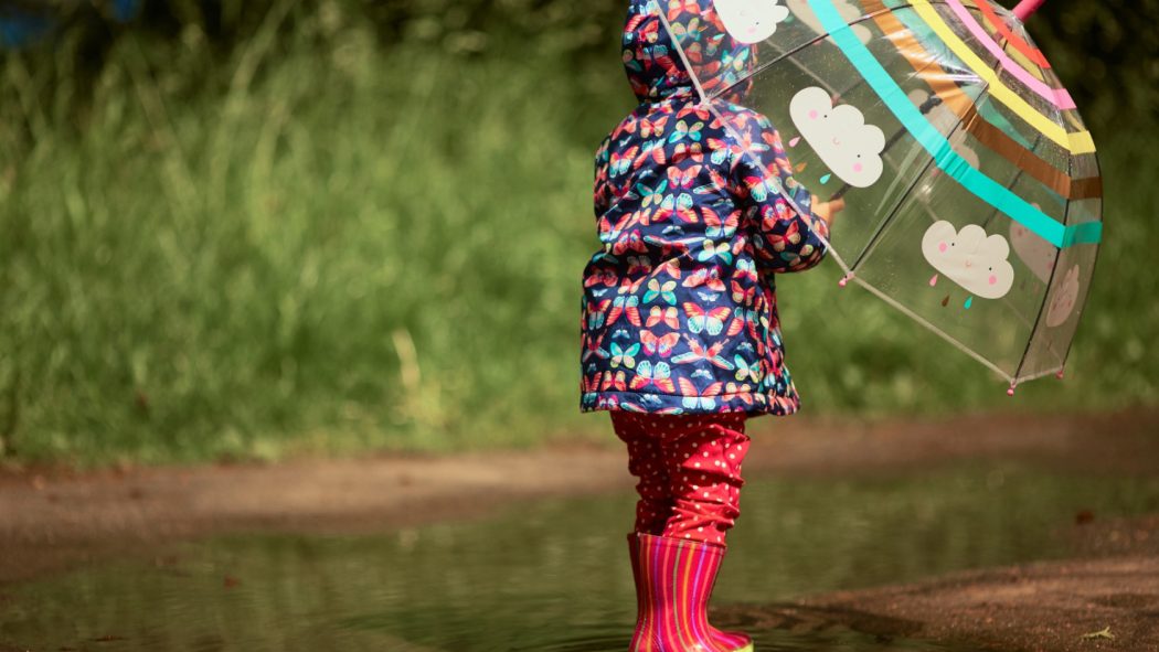 Pourquoi choisir un parapluie artisanal pour enfant fait toute la différence ?