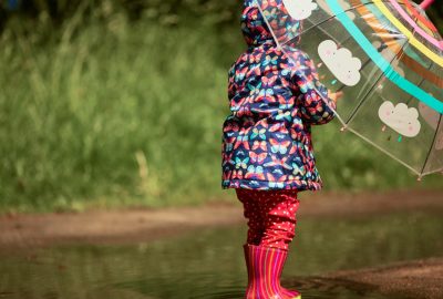 Pourquoi choisir un parapluie artisanal pour enfant fait toute la différence ?